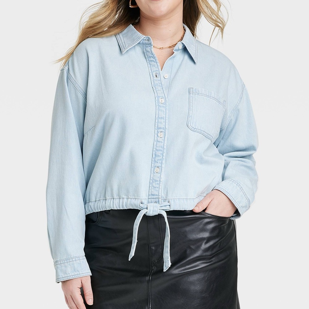 Universal Thread Women's Long Sleeve Collared Button-Down Shirt